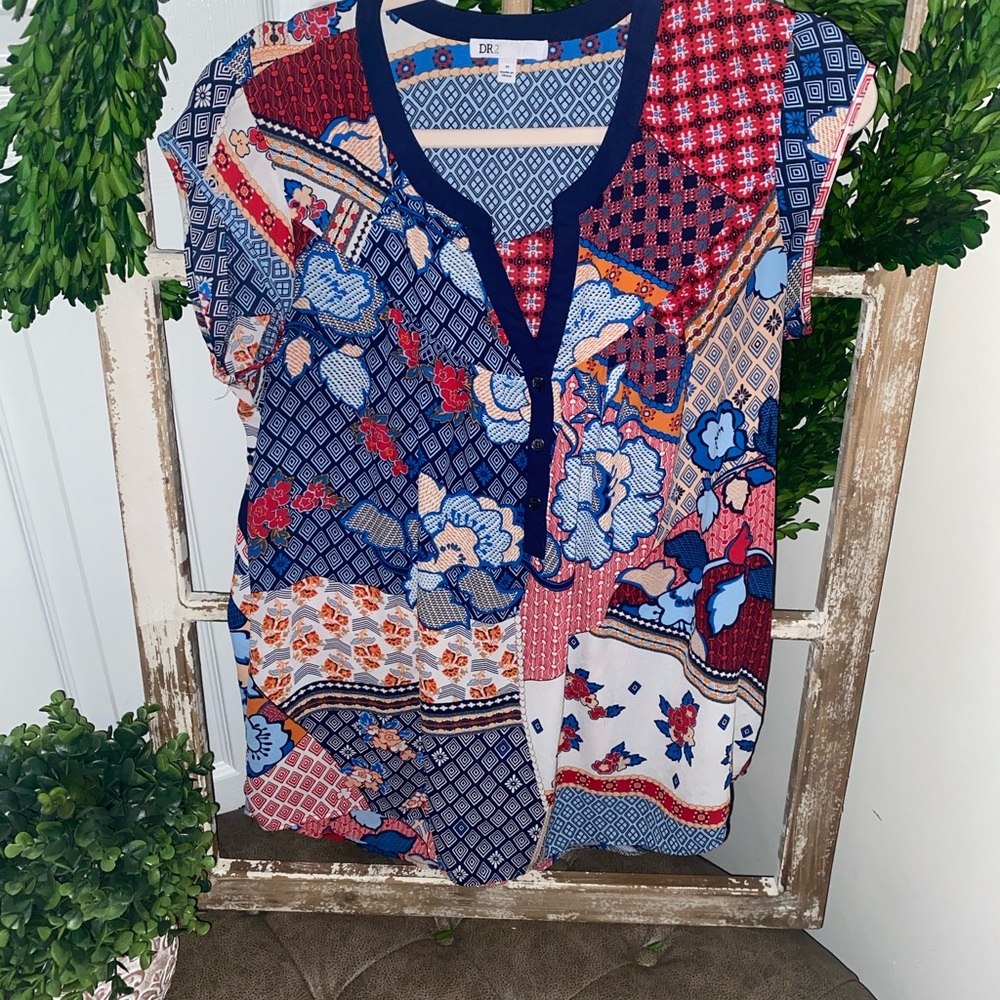 Size medium top. Flattering.
